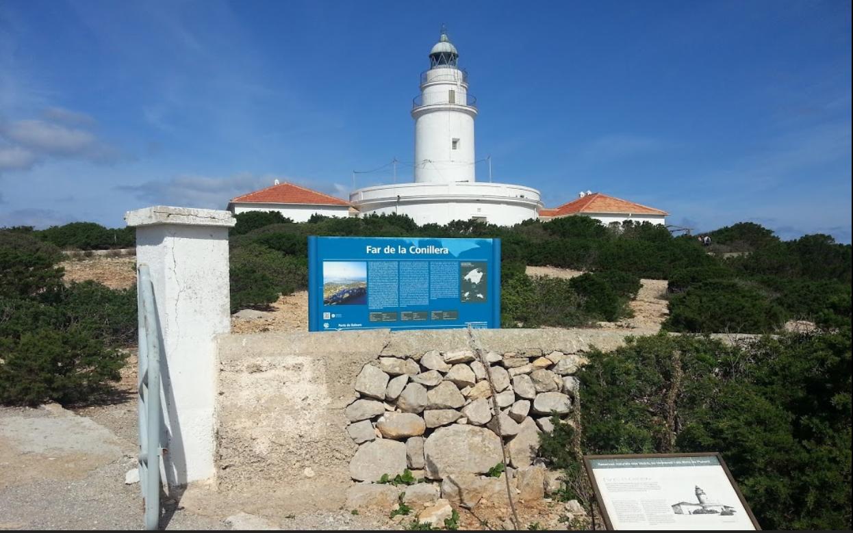 Faro en Sa Conillera