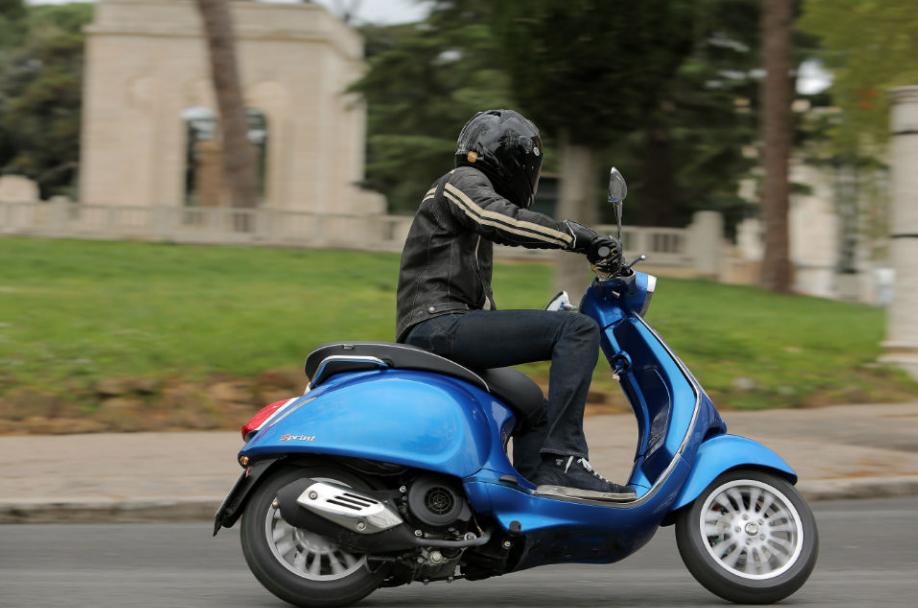 Prueba conducción Vespa 125 cc por Ibiza