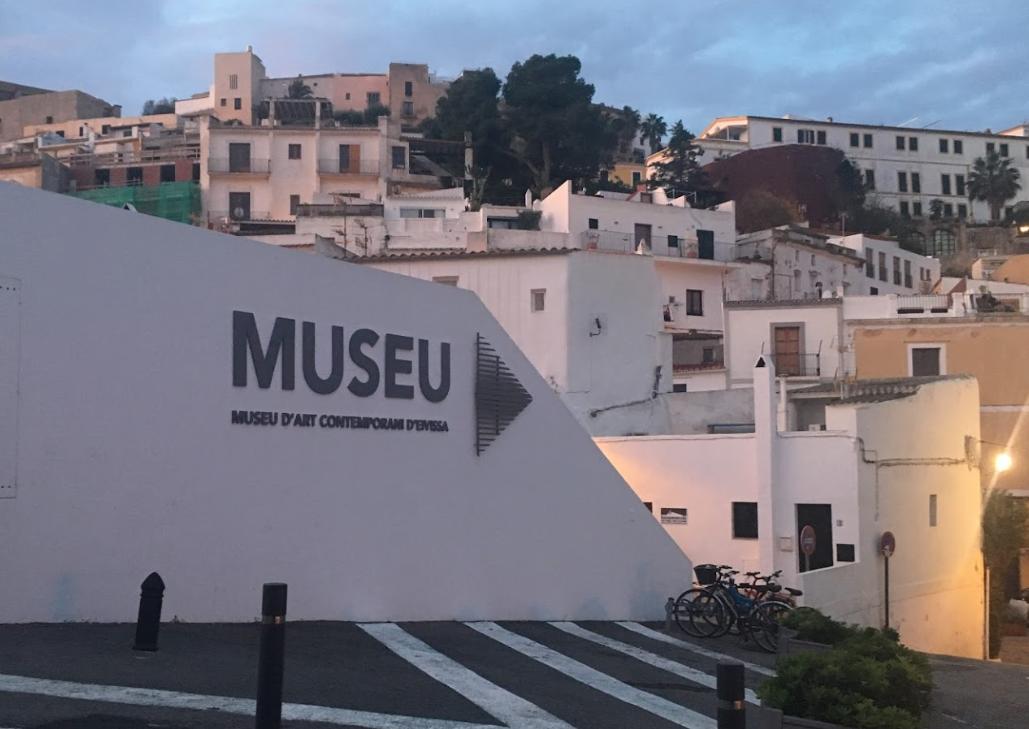 Descubre los museos de Ibiza rent a car