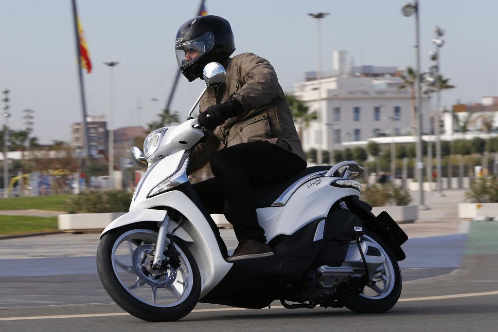 Prueba conduccion Piaggio Lyberty 125 por Ibiza