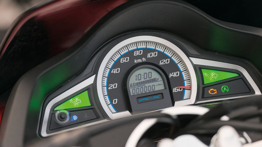 Cuadro de mandos Honda PCX alquiler moto Ibiza