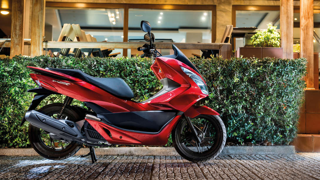 Honda PCX alquiler moto Ibiza