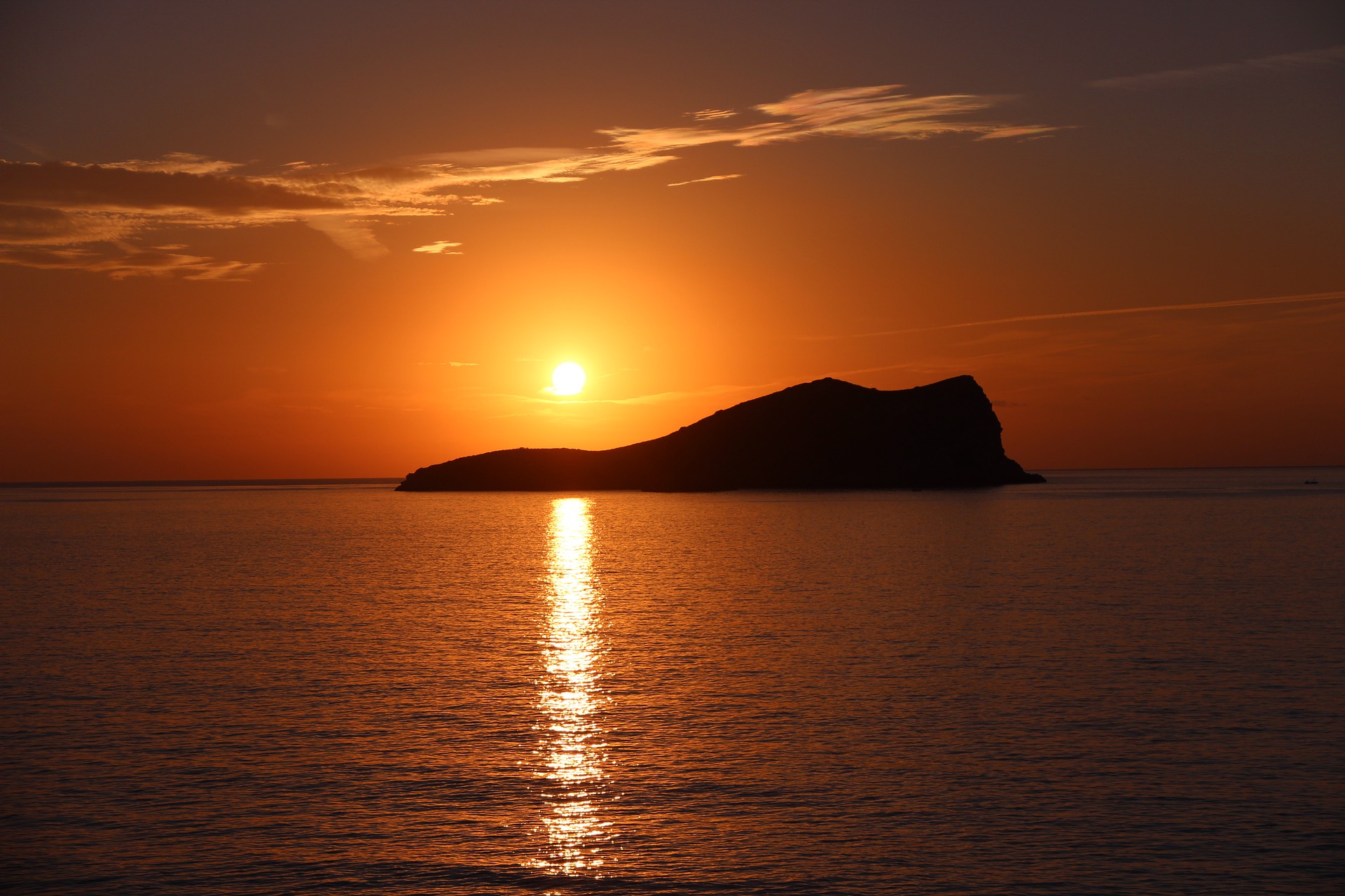 Disfruta de las puestas de sol en Semana santa rent a car Ibiza