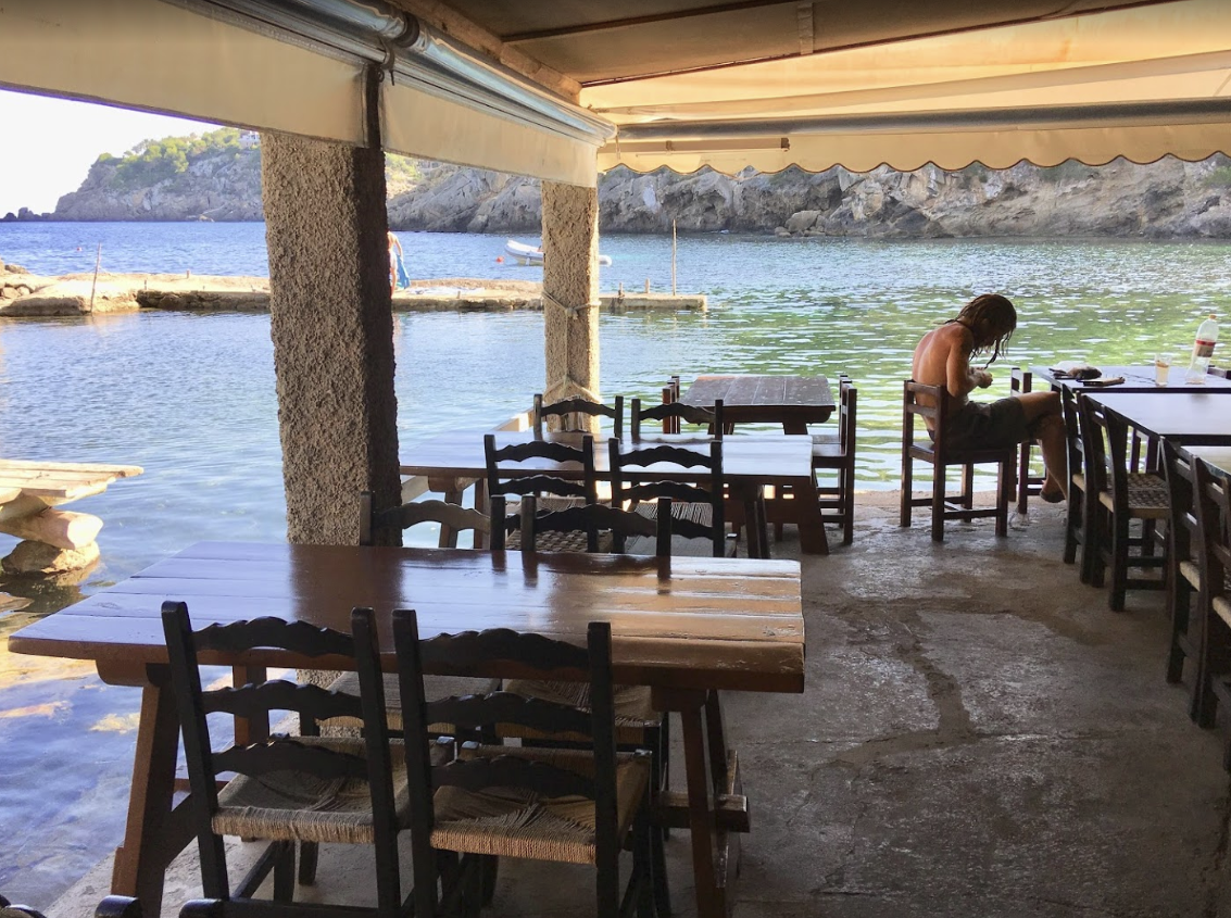 Chiringuito Bigotes en Cala Mastella Rent a car Ibiza