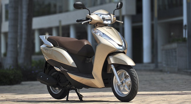 Honda Lead 125 delante alquiler moto Ibiza