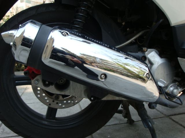 Acabados detalle aluminio SYM HD alquiler moto Ibiza